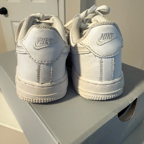 Nike white Air Force 1 LE kids size 13c - Picture 7 of 9